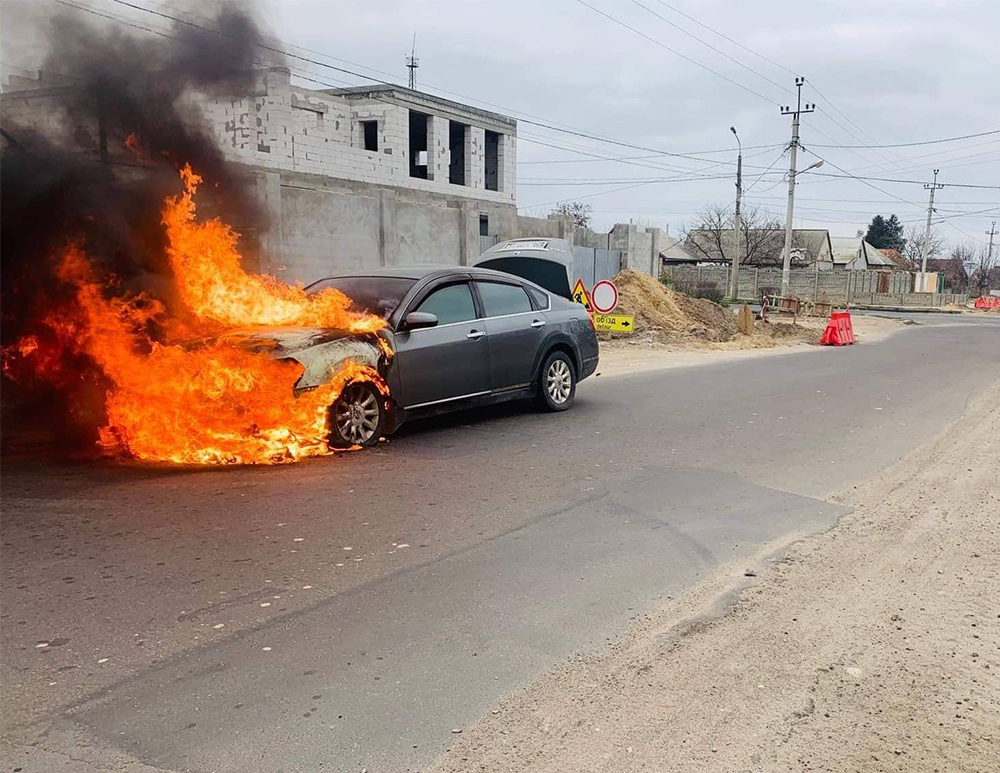 Горящий автомобиль