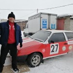 фото Леонида и гоночной машины